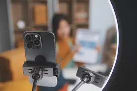 大额直播打赏想退回，退款中介成生意？先收费后服务，有人花1万多元后放弃图片