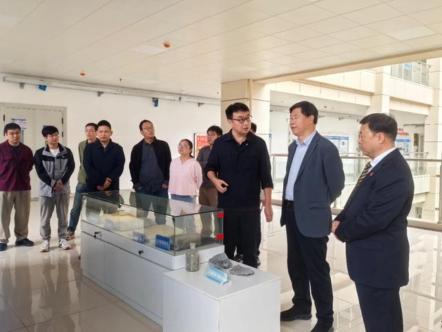 为学科科研发展把脉问诊指引方向！北京大学刘忠范院士赴贵州民族大学调研指导