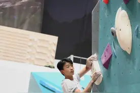 飞檐走壁挑战自我！16岁少年不断向上解锁新高度图片