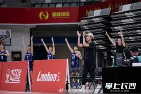 长沙雅礼女篮再夺全国总冠军图片