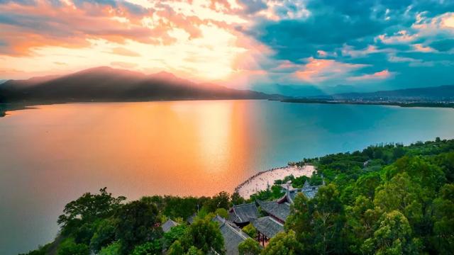 月城西昌，一城山水半城诗