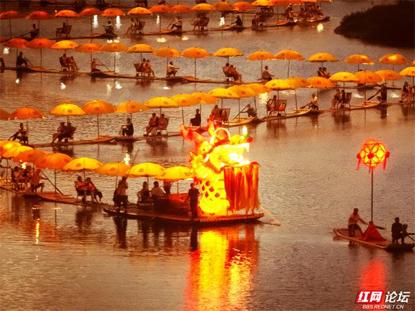 遇龙河“金龙巡游”：带你沉浸式感受桂林山水夜宴
