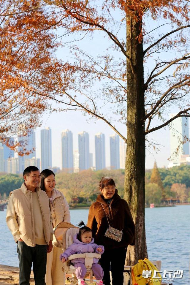 又是艳阳天，打卡人如潮｜组图