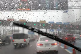 关于一份阴雨天气不同出行方式的“秘籍”图片