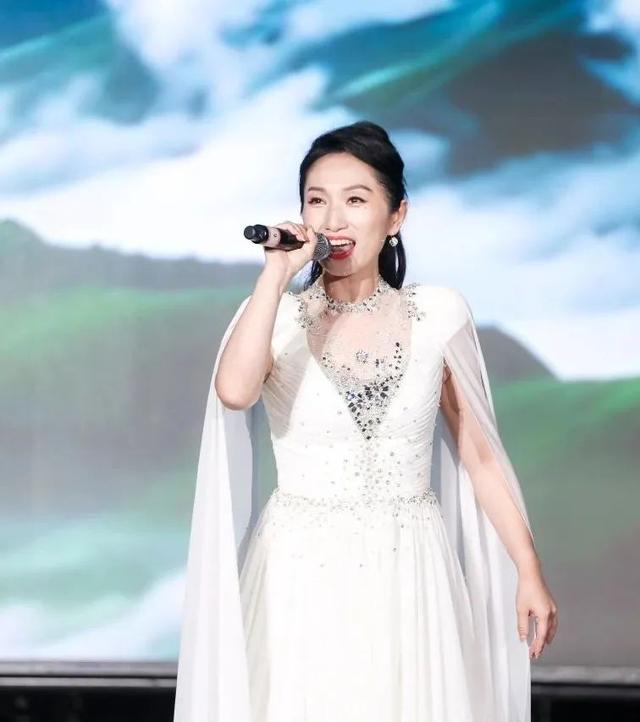 “相约滨海之夏”广场文化系列活动闭幕式暨“玉兰枝头听江南”江南民歌展演顺利举办