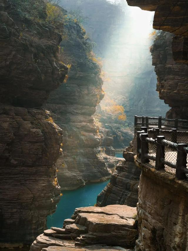 很少用“震撼”形容一座山！