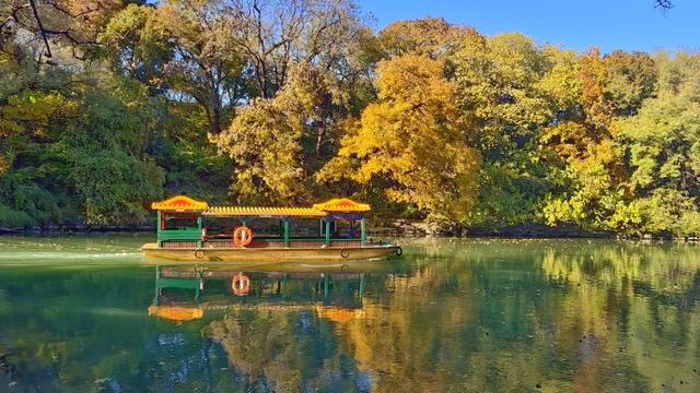 秋日静美！颐和园后湖五彩斑斓