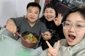 百万粉丝的“电子爸妈”——用视频温暖在外打拼压力大的年轻人图片