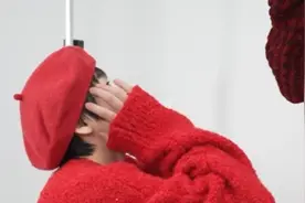 全红婵穿“红色战袍”拍照，网友：17岁正是爱美的年纪图片