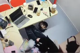 红米K70被曝充电时突然冒烟“蹦火星”，小米之家：手机损坏严重，工程师正检测原因图片