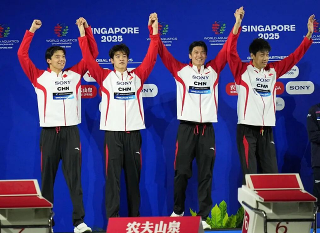 十五运泳池上演“神仙打架”，18岁张展硕再力压孙杨潘展乐，这匹黑马憋了多少大招？