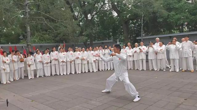 紫竹院双站联谊48式太极传新篇，门惠丰亲临指导以礼相待