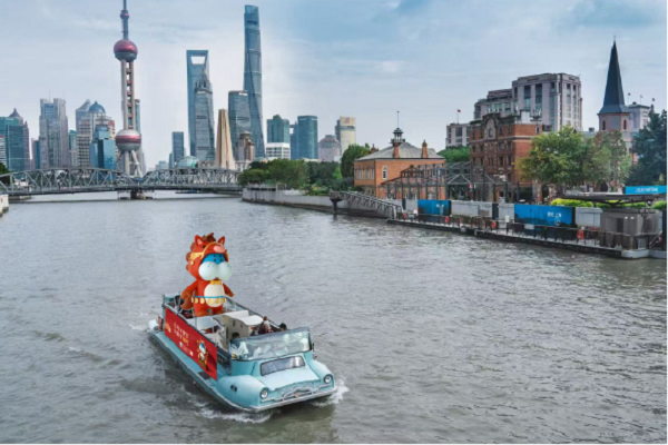 超大盒马闪现苏州河，马年新春快闪成魔都网红打卡地