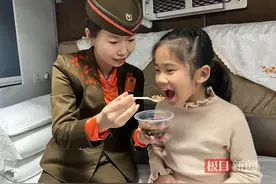 动车上的腊八节图片
