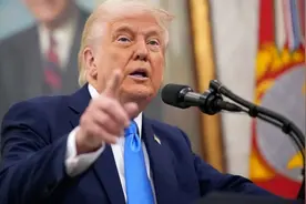 特朗普：美国进入紧急状态！对“所有国家”征最低10%关税图片