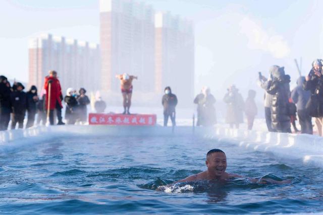 极境冰雪启新程 蝶舞黑河向未来——2025黑河市冰雪狂欢季盛大启幕