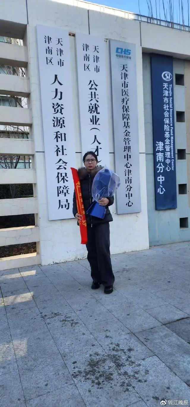 女子出差时被领导性侵，认定工伤后获赔110万，丈夫力挺；涉事领导已卸任公司职务