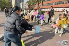 新余高新一小举行一年级亲子运动会（图）图片