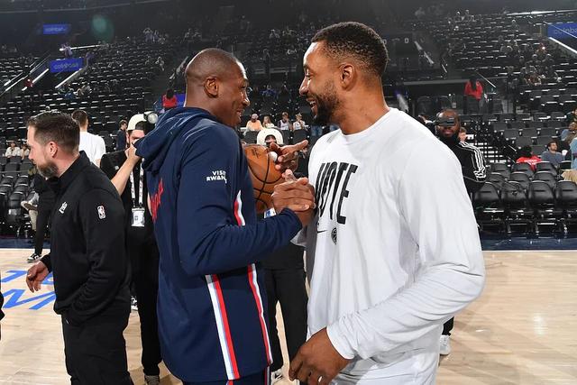 NBA战旧主之日：鲍威尔送快船主场首败，艾顿弑杀开拓者