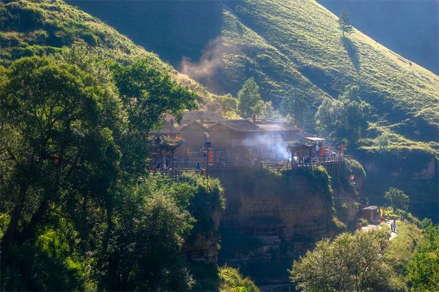 旅行商点评芦芽山：18℃云杉林中我穿上了秋装
