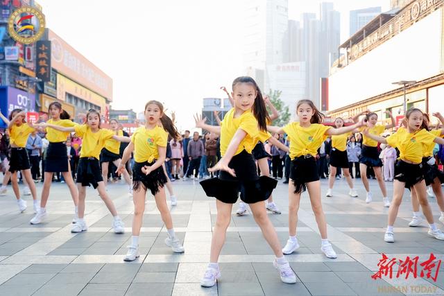 新晋“群星奖”作品展演、“湘超”超好玩，今年的“欢乐潇湘”有点潮