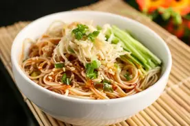 长期吃米和长期吃面的人，谁的心血管更健康？图片