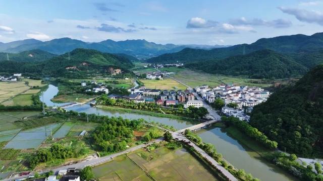 美丽农村路 | 驶入诸暨的秋日画屏，一条公路的24公里浪漫