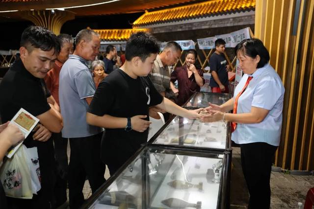 茂南文化大篷车飞马启航，流动的文化盛宴送到群众家门口