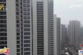青岛：新房交付 担架电梯难以进入担架车图片
