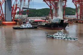 跨海擎梁 甬舟铁路西堠门大桥钢梁开架图片