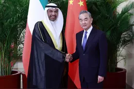 王毅会见科威特外交大臣叶海亚图片