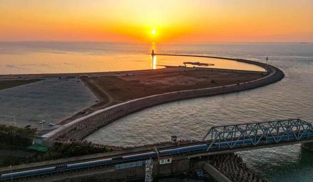 众拍 | 海龙湾灯塔日出