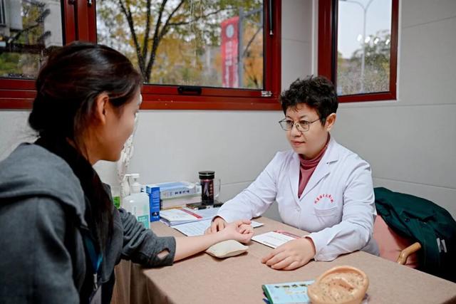 实拍！海淀学院路，新增一座列车主题公园——