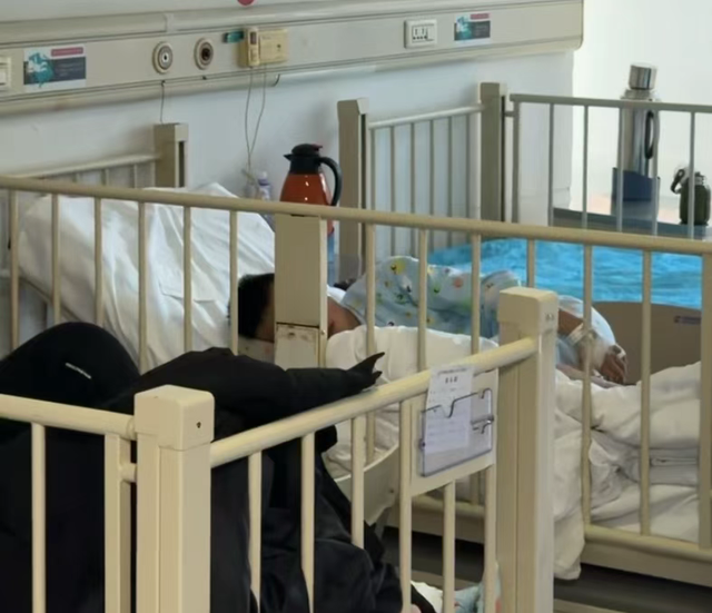 “给李亚鹏捐款”突然火了！捐款已超1400万元！二三十名儿童在院治疗！