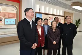 上海市慈善基金会成立30周年，陈吉宁看望慰问慈善工作者并调研慈善工作，龚正出席座谈会图片