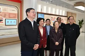 上海市慈善基金会成立30周年，陈吉宁看望慰问慈善工作者并调研慈善工作，龚正出席座谈会图片