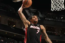 ESPN专家：凯尔·韦尔就是有三分投射版的莱夫利图片