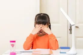 近视发生率居高不下，近视防治指南新修｜周一健图片
