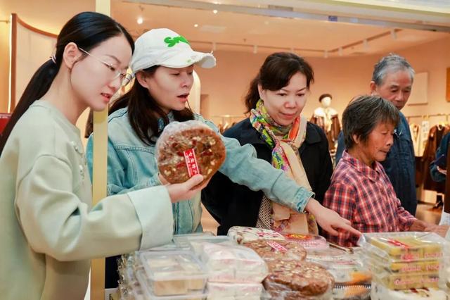 颛桥糕会现场探报！能买能玩有折扣，周末还有→