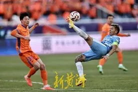 谢文能高准翼成校友，对阵升班马泰山队谨防“大意失荆州”图片