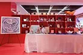 进驻上海书城，老字号品牌白玉兰真丝快闪店“上新”图片