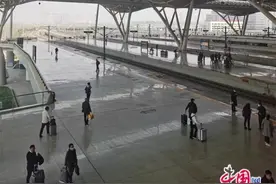 国铁集团明确高铁椅套换洗周期 污损可及时换洗图片