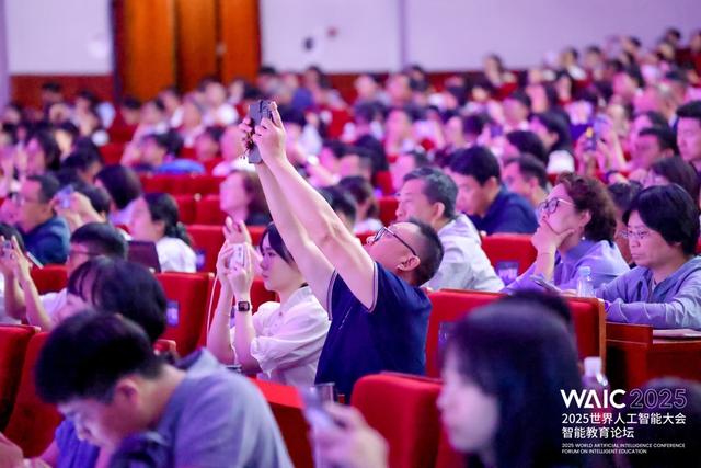 首款自主可控教育垂类大模型发布，新学期开学有望成为百万教师“智能伙伴”