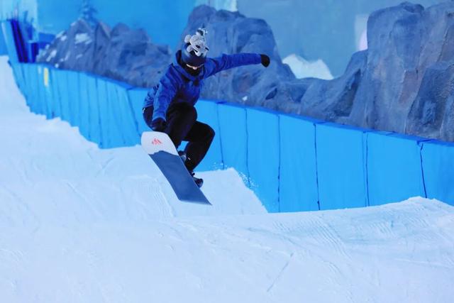 一秒入冬，雪狐奇遇！武汉市中心藏了个冰雪乐园