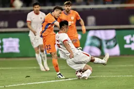 “苌”镜头 |王彤伤退瓦科破门，泰山队1:1战平青岛海牛图片