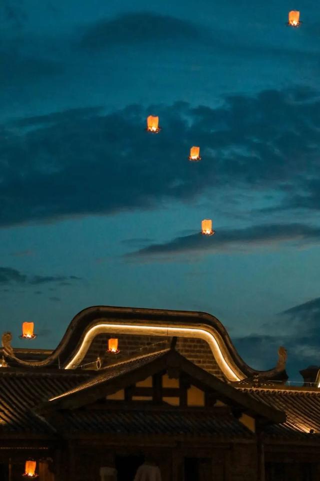 写信告诉我，今天，宜宾的“海”是什么颜色……