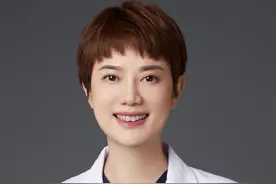 女子露营被蚊虫叮咬起红疹，医生建议这6招可防蚊图片