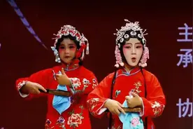 精彩演出送居民 “欢乐周末”享欢乐图片