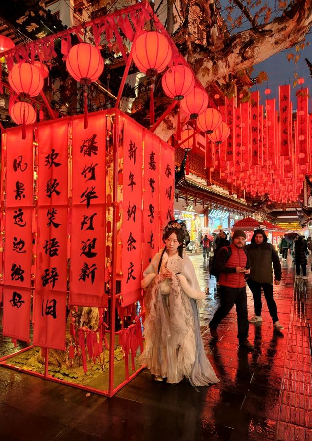 震撼亮灯！豫园灯会36天超长待机演绎魔都古今未来