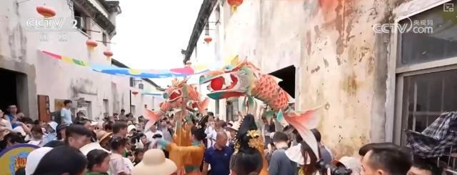 夏日花样消暑玩法“暑”实精彩 “避暑+文化+夜游”跨界联动多业态消费热力十足
